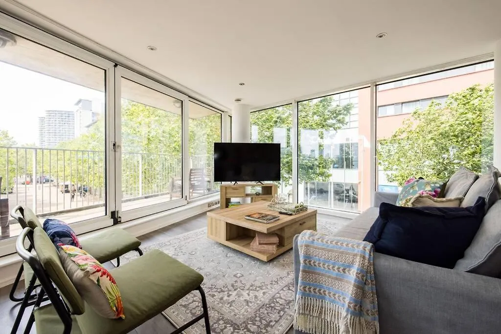 Luxury - Excel London - O2- 3 Bedroom Apartment contacts